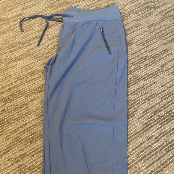 Donated Athleta Trekkie jogger - Picture 2 of 4